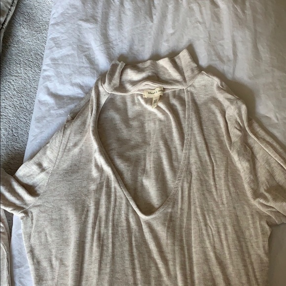 Long sleeve key hole shirt - Picture 4 of 5